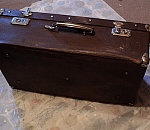 В Астрахани оцепили территорию у ЦУМа из-за бесхозного чемодана