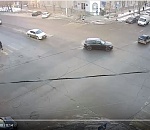 В Астрахани лихач на "двенашке" чуть не стал причиной гибели 2 девушек