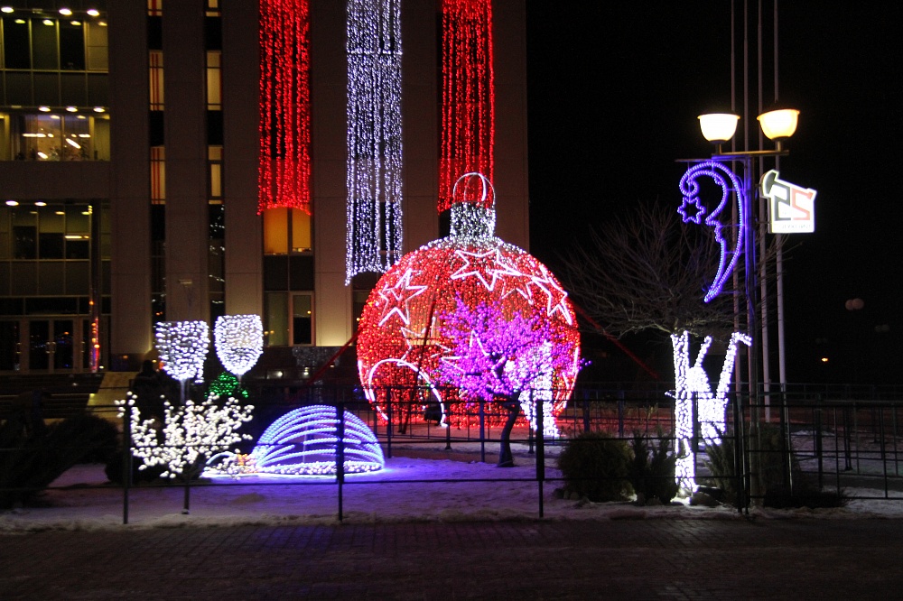 Новогоднее убранство для астраханцев от ЛУКОЙЛа