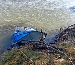 Астраханский спасатель освободил гостей из Подмосковья от островного заточения