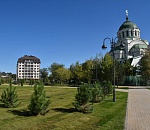 В Астрахань привезли деревья из Европы, а скамейки - из Баку