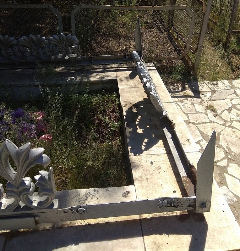 Астраханцы снова сообщают о погромах на кладбище