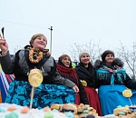 Блинами, баурсаками и кайнарами отметили Масленицу в Камызякском районе