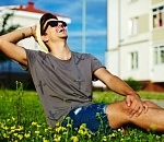 В первый осенний день Астраханская область вновь сделала шаги в сторону лета, где  яркое солнце и +32°