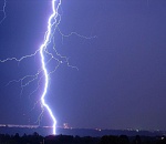 В Астраханской области молния спалила постройку