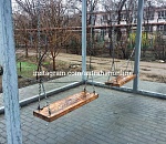 В Астрахани появились суровые качели "чисто для своих"