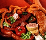 Астраханскому предпринимателю пришлось уничтожить 64 кило колбасы из-за проверки