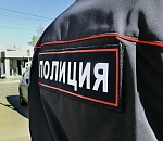 В Астрахани полицейский обнаружил странный пакет на балконе у женщины