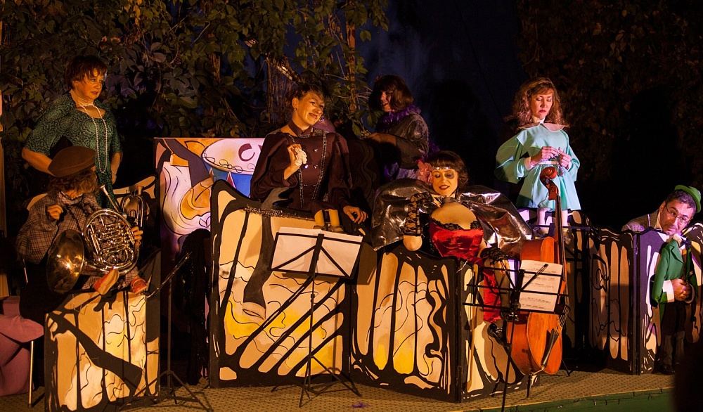 В эти выходные центральную набережную Астрахани украсят «Два рояля»