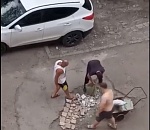 Астраханцы повсеместно ремонтируют дороги сами