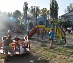 Администрация Астрахани просит не портить новые детские площадки