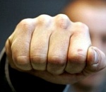 В Астрахани двое защитников девушки избили ее парня