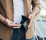 Директор астраханской УК не доплатил сотрудникам полмиллиона рублей