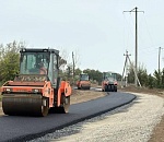 Сельскую дорогу под Астраханью одели в асфальт