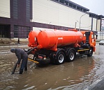36 единиц техники борются со "вселенским" потопом в Астрахани