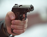 Астраханец пытался застрелить опера и следователя, приехавших по вызову его сожительницы