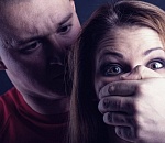 В безлюдных местах Астрахани нападают на женщин