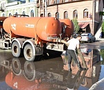 С астраханских улиц продолжают откачивать воду 