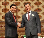 Президент Туркменистана наградил астраханского губернатора медалью