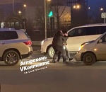 Двое на одного: драка астраханских водителей попала на видео