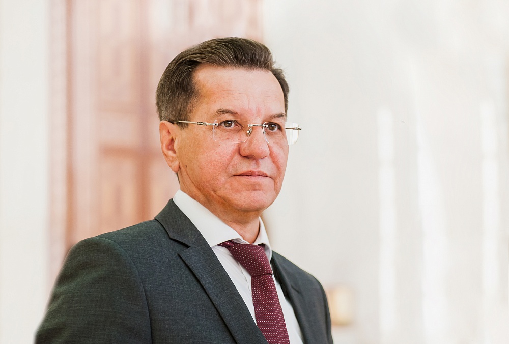 Астраханский губернатор отказался от мандата депутата облдумы