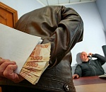 Работник морпорта за деньги раздавал должности направо и налево