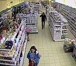 В Астрахани, преступный дуэт, мать и дочь, обворовали супермаркет