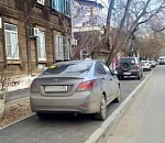 Наглые астраханцы, превратившие тротуар в парковку, наказаны