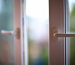 18-летняя астраханка выпала из окна