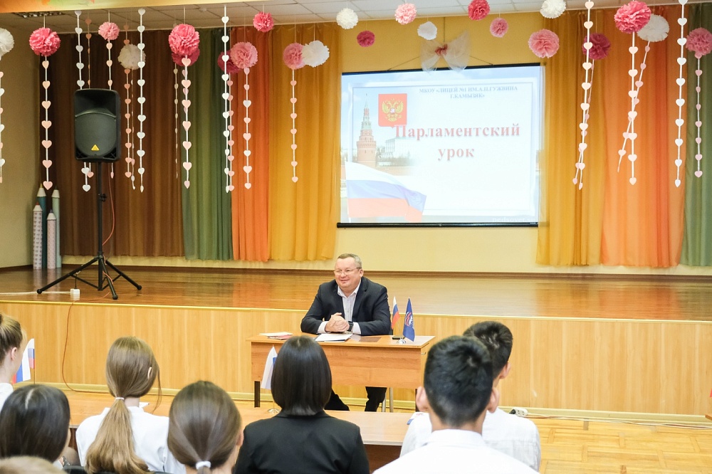 Игорь Мартынов провел разговор о важном для школьников Камызяка