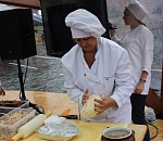 Москвичей научили печь астраханские пироги