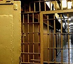 Астраханец на трое суток отправился в изолятор за долг в четыре тысячи рублей