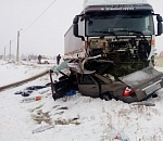 На астраханской трассе столкнулись грузовик и "Лада": двое погибших