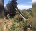 Под Астраханью поймали водителя, сливавшего остатки цемента где придётся  