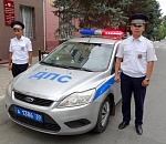 В Астрахани сотрудники ГИБДД помогли спасти жизнь малышу