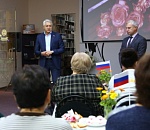 Депутат Госдумы Леонид Огуль поздравил астраханских матерей с Днем матери