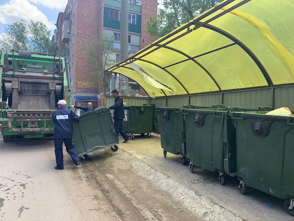 ЭкоЦентр просит астраханцев беречь новые мусорные контейнеры за 13 млн рублей