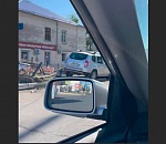 В Астрахани на известном перекрестке Дастер смял ограждение