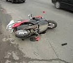 В Астрахани опрокинулся скутер