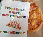 В честь дня рождения Михаила Горбачева астраханских журналистов накормили пиццей