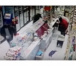 В Астрахани пятеро неизвестных в масках и с пистолетом напали на магазин (ВИДЕО)