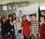 «Ростелеком» познакомил астраханских студентов со своими объектами и выдал им коды активации
