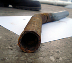 Астраханец избил собутыльников трубой, причину участники скрывают