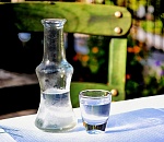 Правительство поднимает минимальную цену на водку