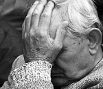 В Астрахани пьяный мужчина и его подруга украли у пенсионера продукты