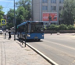 В дежурных автобусах, запущенных вместо маршруток в Астрахани, шанс заразиться COVID-19 не меньше