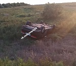 На трассе под Астраханью вылетел с дороги и перевернулся автомобиль