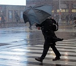 Ветер и дождь никак не хотят покинуть Астрахань