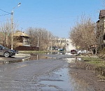 В Астрахани уже неделю тонет улица Марфинская