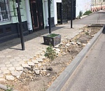 Астраханки упали и покалечились на плитке в центре города